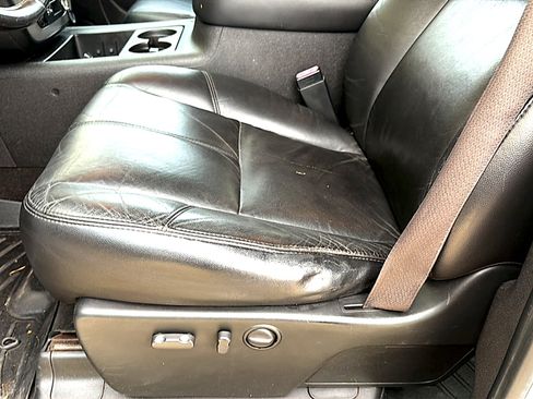 Used 2010 GMC Sierra 3500 SLT w/ SLT Convenience Package AWD/4WD image 6