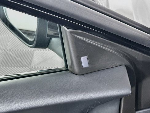 Used 2025 Nissan Sentra SR FWD image 16