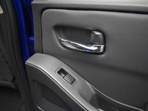 Used 2024 Nissan Frontier SV image 20