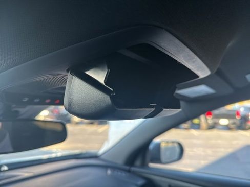 Used 2025 Chevrolet Traverse LT image 38