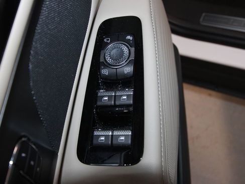 Used 2025 Lincoln Nautilus Premier image 6