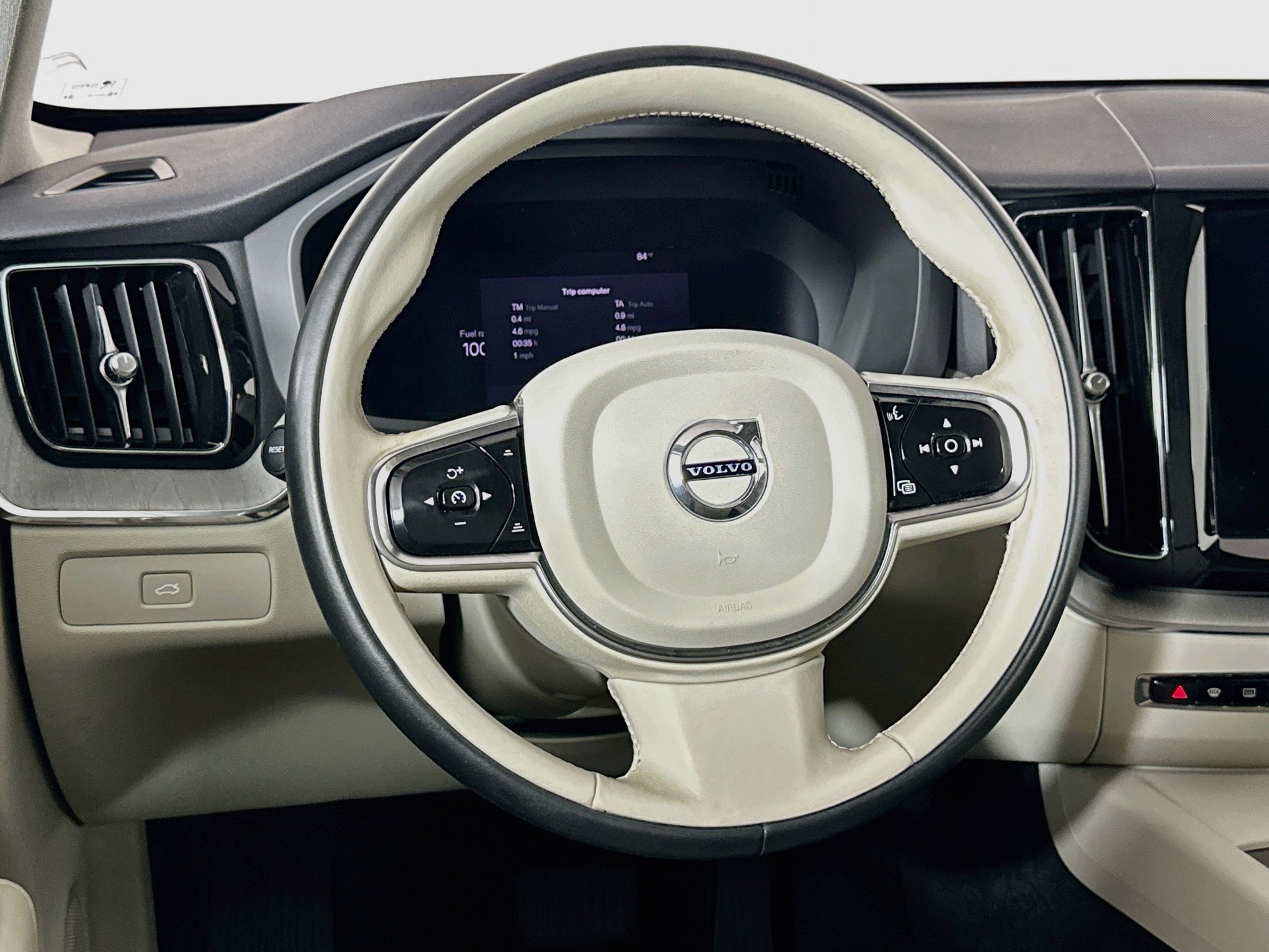 Used 2024 Volvo XC60 B5 Plus w/ Protection Package Premier AWD/4WD image 18