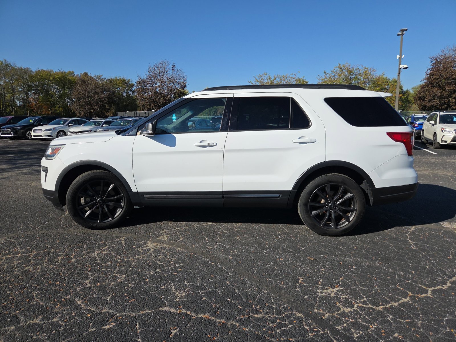 Used 2018 Ford Explorer XLT w/ Equipment Group 202A AWD/4WD image 12