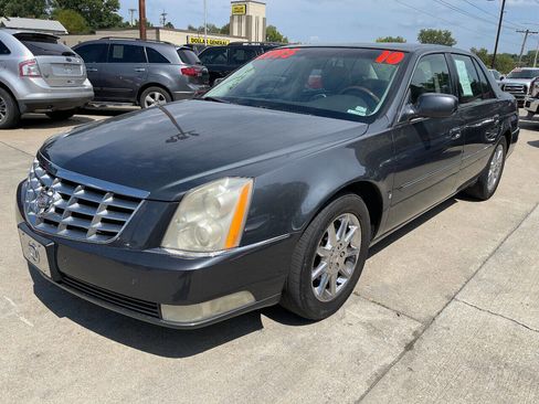 Used 2010 Cadillac DTS Luxury image 3