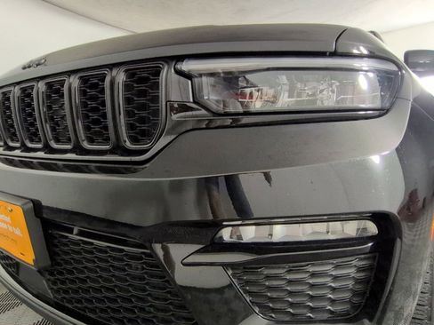 Certified 2024 Jeep Grand Cherokee Limited w/ Black Appearance Package AWD/4WD image 15