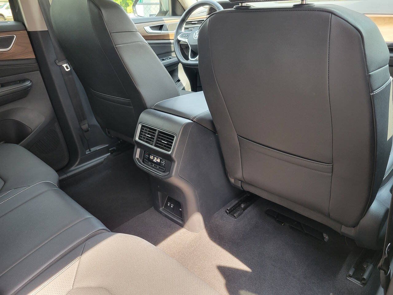 Used 2026 Volkswagen Atlas SE FWD image 12