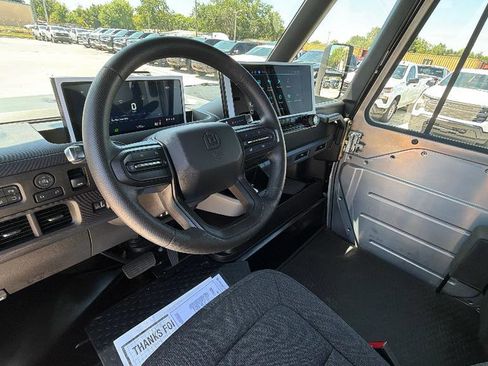 Used 2024 Chevrolet Brightdrop 400 w/ Commercial Equipment Package AWD/4WD image 18