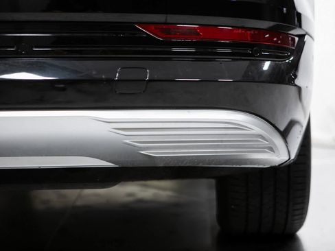 Used 2022 Audi e-tron Premium Plus w/ Premium Plus Package image 35