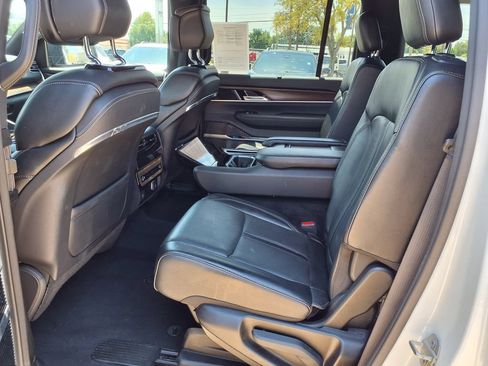 Used 2023 Jeep Grand Wagoneer 4WD image 13