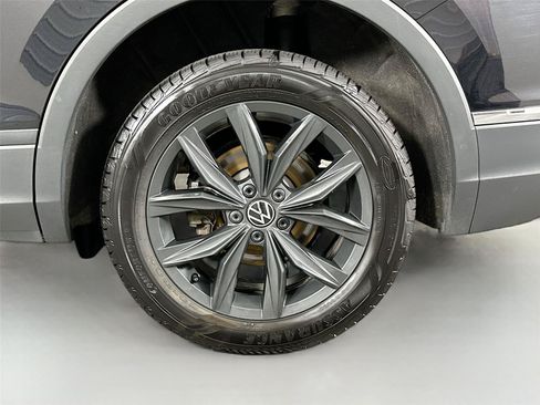 Used 2024 Volkswagen Tiguan SE AWD/4WD image 29