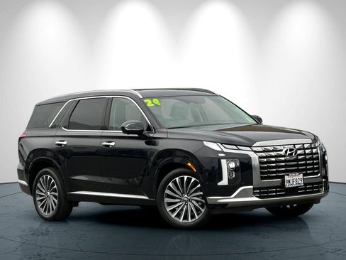Used 2024 Hyundai Palisade Calligraphy FWD image 2