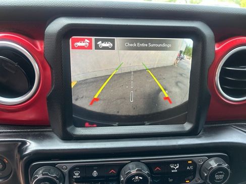 Used 2022 Jeep Wrangler Unlimited Rubicon w/ Dual Top Group AWD/4WD image 16