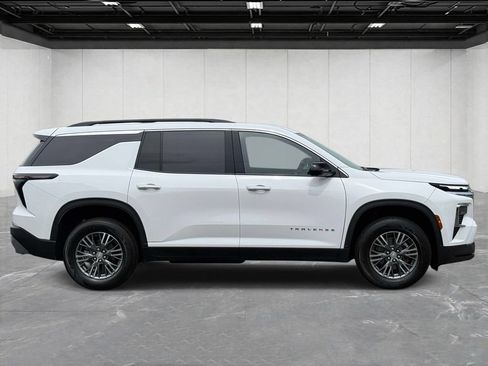 Used 2024 Chevrolet Traverse LT FWD image 4