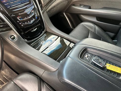 Used 2019 Cadillac Escalade Platinum AWD/4WD image 17