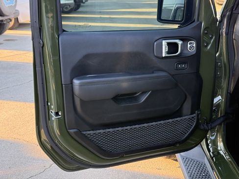 Used 2023 Jeep Wrangler Altitude image 15