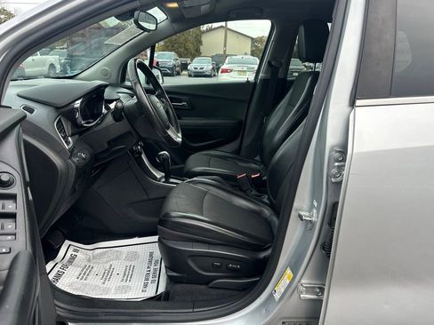 Used 2018 Chevrolet Trax LT w/ LT Convenience Package image 13