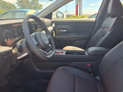 New 2025 Nissan Kicks SR image 9