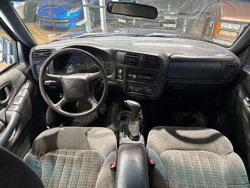 Used 2002 Chevrolet Blazer LS w/ Preferred Equipment Group image 9