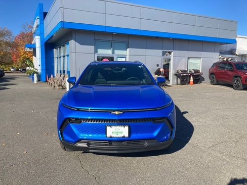 New 2026 Chevrolet Equinox EV LT image 2