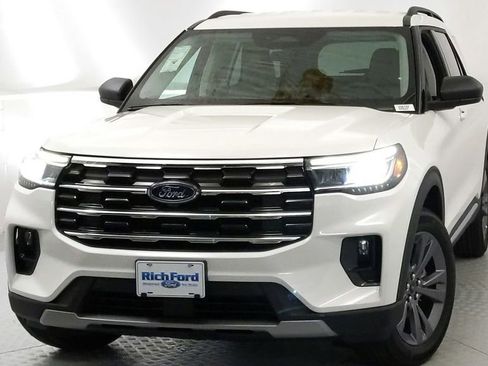 New 2025 Ford Explorer Active w/ Active Comfort Package image 8