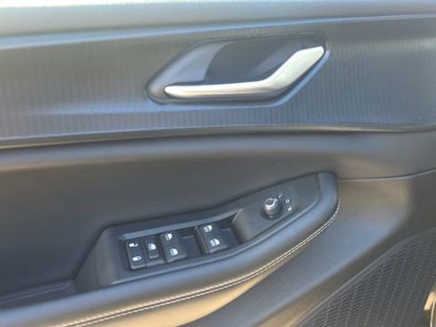 Used 2023 Jeep Grand Cherokee Altitude RWD image 11