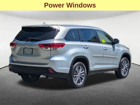 Used 2019 Toyota Highlander XLE AWD/4WD image 5
