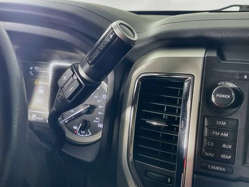 Used 2018 Nissan Titan SV w/ SV Convenience Package AWD/4WD image 18