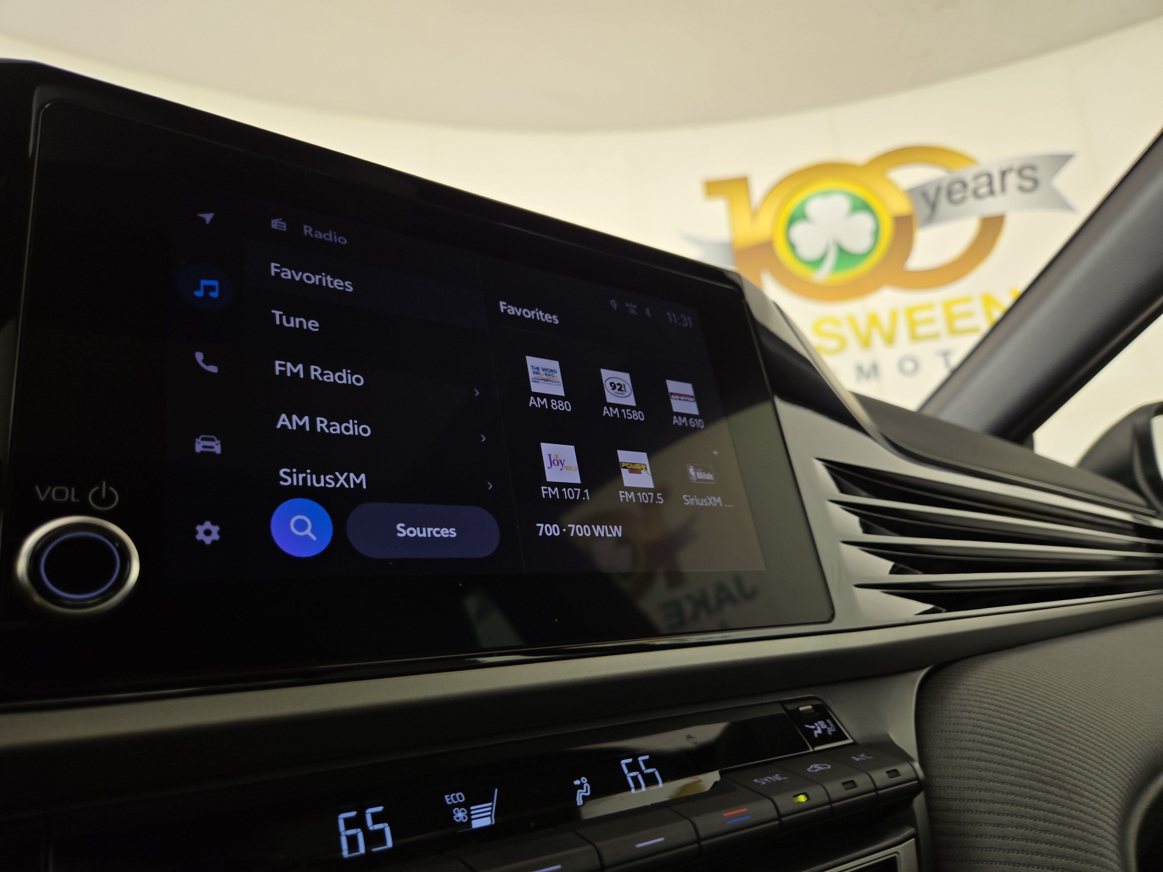 Used 2025 Toyota Camry SE w/ Convenience Package FWD image 19