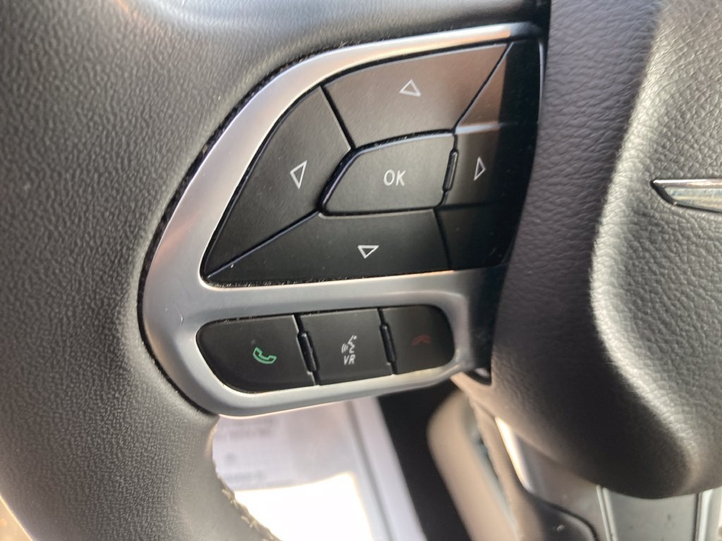 Used 2023 Chrysler Pacifica Touring-L FWD image 39