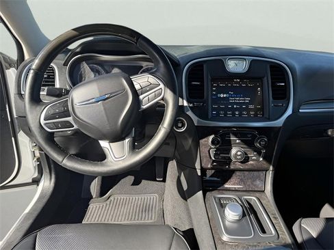 Used 2019 Chrysler 300 Limited image 25