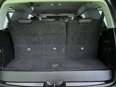 Used 2017 Cadillac Escalade Luxury AWD/4WD image 29