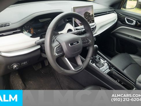 Used 2025 Jeep Compass Limited AWD/4WD image 6