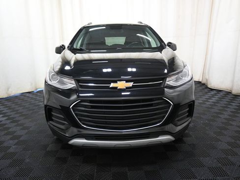 Used 2017 Chevrolet Trax LT w/ Sun & Sound Package AWD/4WD image 2