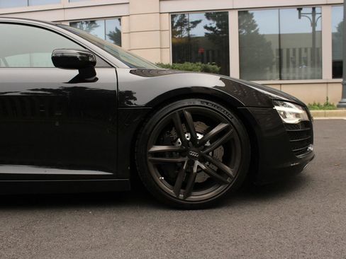 Used 2014 Audi R8 V8 w/ Enhanced Leather Package AWD/4WD image 11