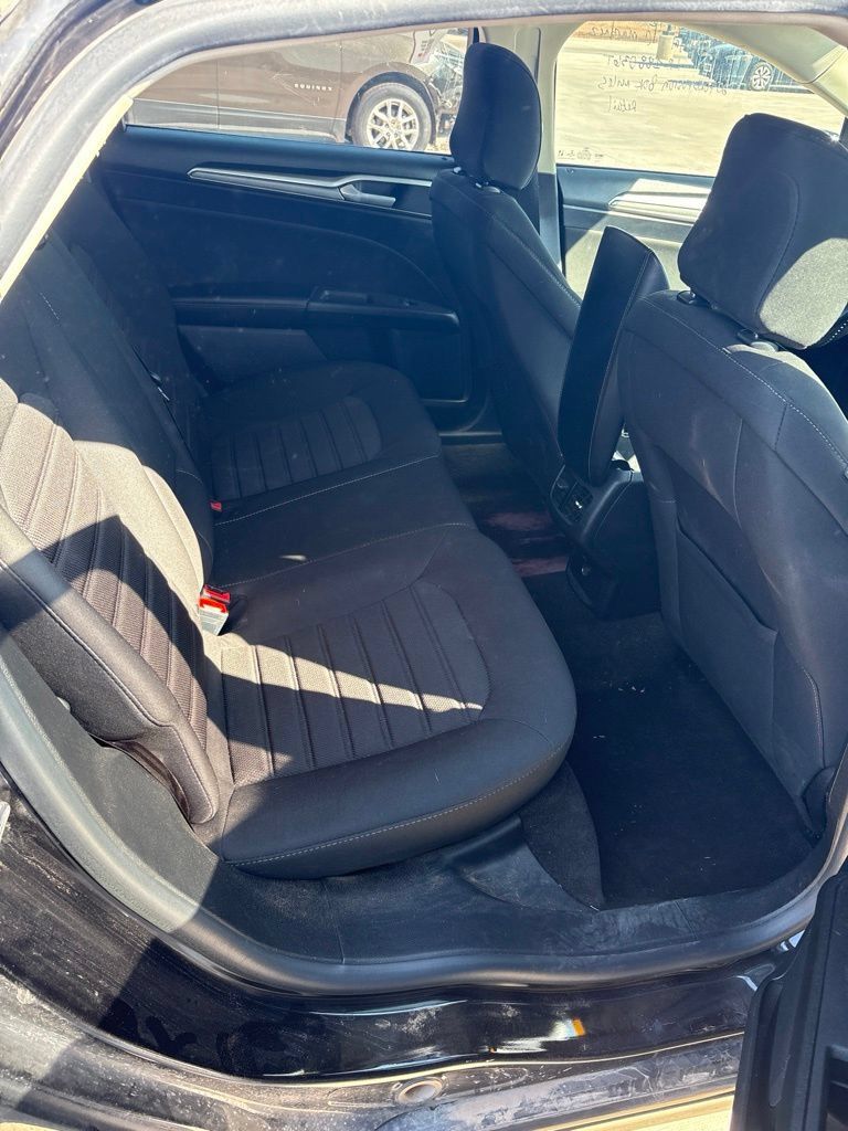 Used 2020 Ford Fusion SE FWD image 15