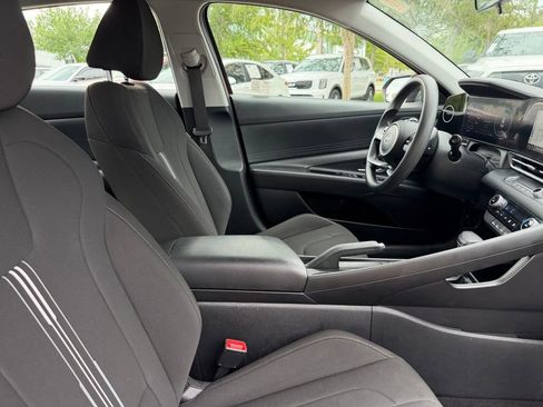 Used 2024 Hyundai Elantra SEL FWD image 9