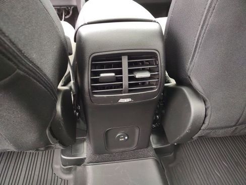 Used 2022 Ford Escape SE w/ SE Sport Appearance Package FWD image 17