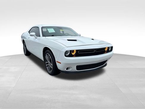 Used 2019 Dodge Challenger SXT image 7