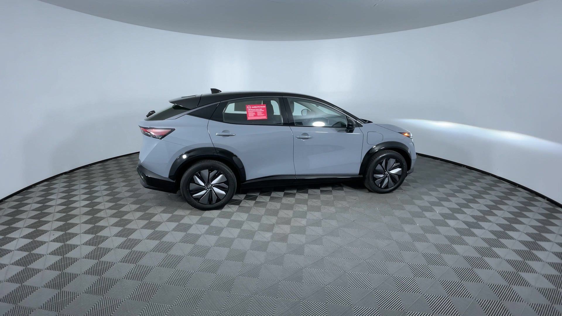 Used 2024 Nissan Ariya AWD image 9