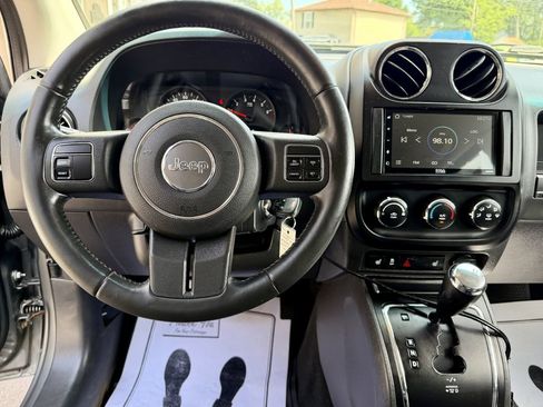 Used 2011 Jeep Compass Sport FWD image 9