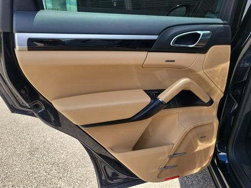Used 2014 Porsche Cayenne AWD/4WD image 23