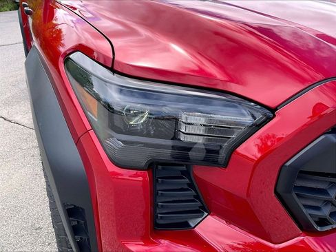 Used 2025 Toyota Tacoma TRD Off-Road AWD/4WD image 30
