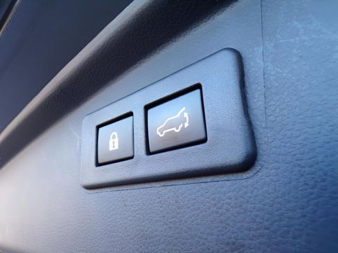 Used 2023 Subaru Outback Premium AWD/4WD image 12