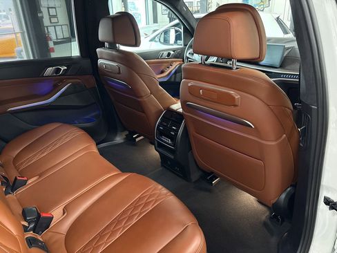 Used 2024 BMW X7 xDrive40i w/ M Sport Package AWD/4WD image 41