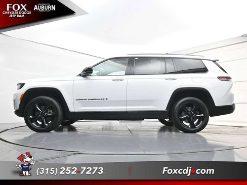 Used 2023 Jeep Grand Cherokee L Altitude AWD/4WD image 22