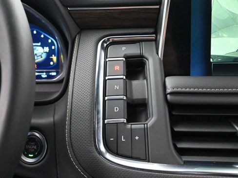 Used 2024 Chevrolet Suburban Premier AWD/4WD image 25