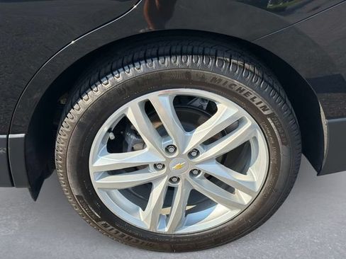 Used 2018 Chevrolet Equinox Premier FWD image 10