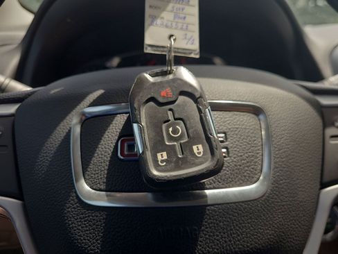 Used 2024 GMC Terrain SLE w/ Driver Convenience Package FWD image 33