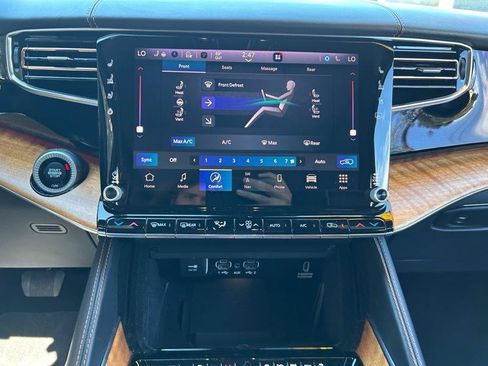 Used 2023 Jeep Grand Wagoneer L Series III AWD/4WD image 12