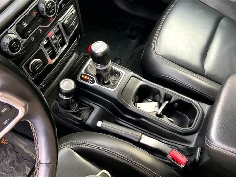 Used 2021 Jeep Gladiator Overland image 13